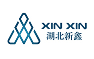 ??在國(guó)內(nèi)醫(yī)用防護(hù)服緊缺的緊急情況下，新鑫公司當(dāng)即轉(zhuǎn)產(chǎn)，生產(chǎn)醫(yī)用防護(hù)服、靴套、熔噴布等緊缺防疫物資。